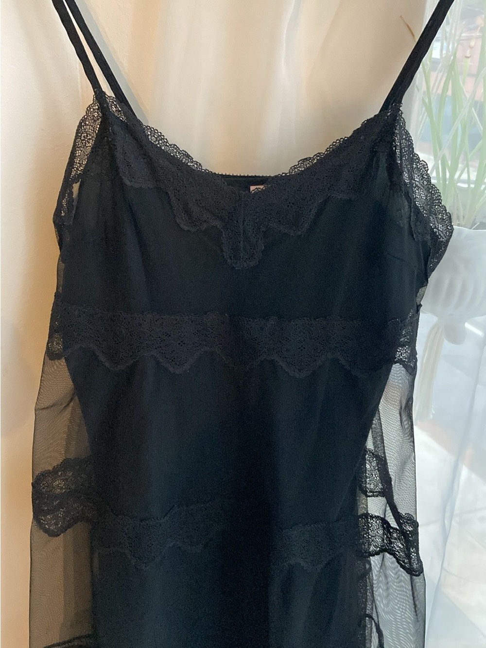 Victoria’s Secret chantilly lace tulle dress - size S - Picture 3 of 7